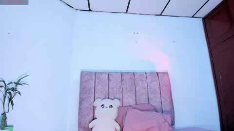 Snapshot of mila_1wood chatting on 5, 5, 2026 mila_1wood online show from 5, 5, 2026