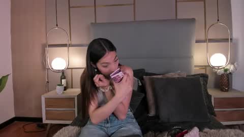 Mila Astor online show from 9, 1, 2026