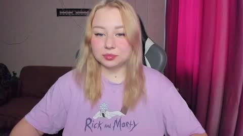 Snapshot of mila_foxxxy chatting on 5, 11, 2025 Mila shy sensual person online show from 5, 11, 2025