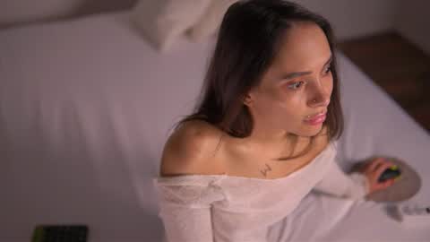 mila may  online show from 28, 2, 2025