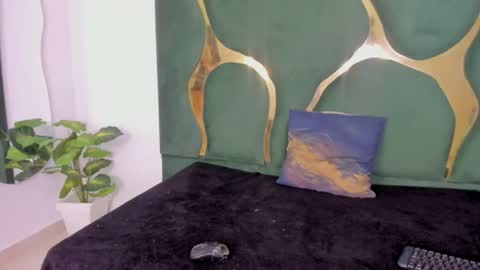 mila_petiteasm online show from 15, 6, 2026