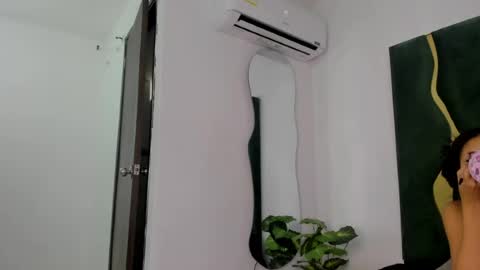 mila_petiteasm online show from 25, 6, 2026