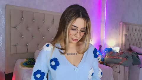 Snapshot of mila_smirnovavk chatting on 22, 4, 2026 MILA online show from 22, 4, 2026