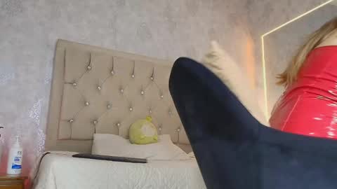 Snapshot of mila_smirnovavk chatting on 2, 5, 2026 MILA online show from 2, 5, 2026