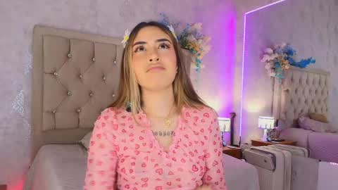 Snapshot of mila_smirnovavk chatting on 18, 5, 2026 MILA online show from 18, 5, 2026