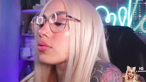 Snapshot of mila_snoow chatting on 15, 5, 2026 M I L A online show from 15, 5, 2026