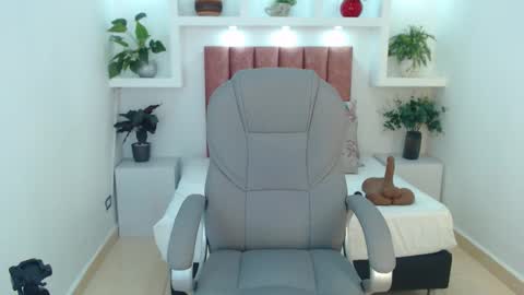 Snapshot of milaa_star chatting on 6, 2, 2026 milaa_star online show from 6, 2, 2026