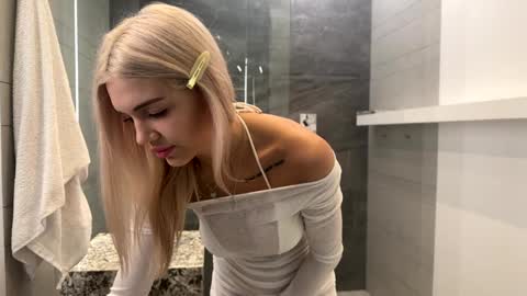 Snapshot of milabunny_ chatting on 19, 5, 2026 Mila and u can call me sweet bunny online show from 19, 5, 2026