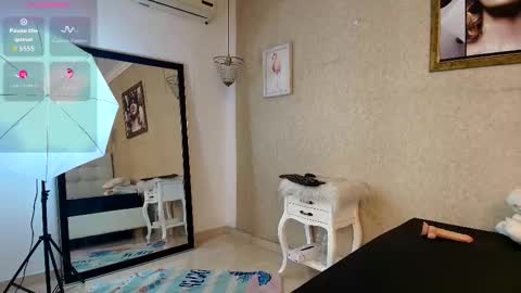 miladiosa online show from 3, 12, 2025