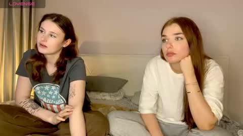 Snapshot of milaelin chatting on 21, 7, 2026 Mila online show from 21, 7, 2026