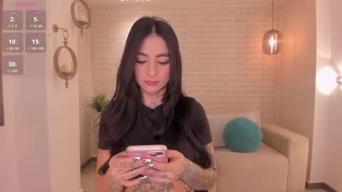Snapshot of milalawrence_ chatting on 14, 5, 2026 Mila online show from 14, 5, 2026
