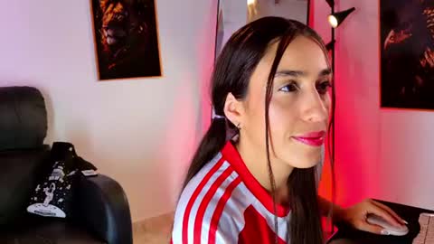 Snapshot of milan_roux chatting on 22, 6, 2026 Milane online show from 22, 6, 2026