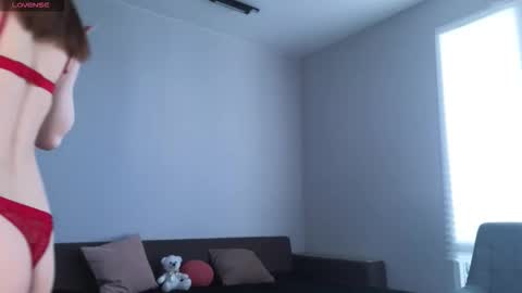 milanakowall online show from 17, 3, 2026