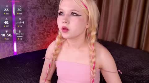 Snapshot of milemissyy chatting on 19, 4, 2026 Mia online show from 19, 4, 2026