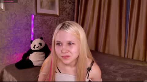 Snapshot of milemissyy chatting on 26, 4, 2026 Mia online show from 26, 4, 2026