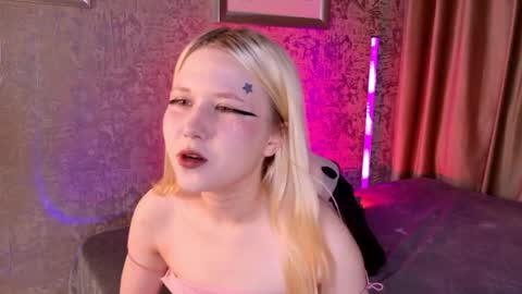 Snapshot of milemissyy chatting on 25, 5, 2026 Mia online show from 25, 5, 2026