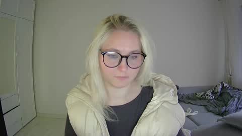 Milena new nonude shy blonde natural online show from 19, 4, 2026