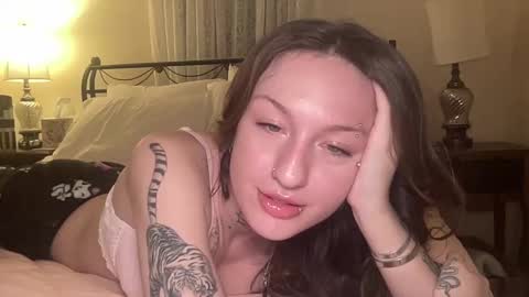 Snapshot of miley_monroee chatting on 17, 2, 2025 miley_monroee online show from 17, 2, 2025