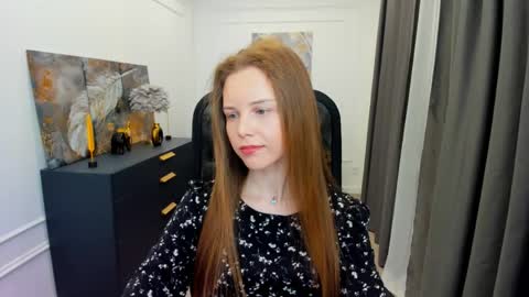 Snapshot of mileygloss chatting on 7, 5, 2026 mileygloss online show from 7, 5, 2026