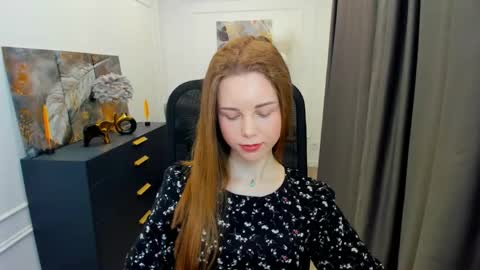 Snapshot of mileygloss chatting on 10, 5, 2026 mileygloss online show from 10, 5, 2026