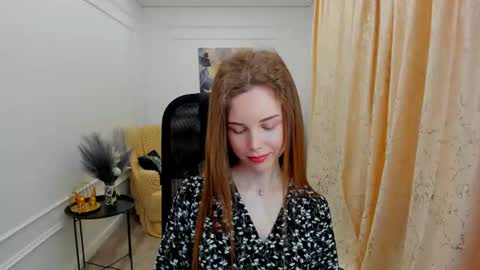 Snapshot of mileygloss chatting on 10, 6, 2026 mileygloss online show from 10, 6, 2026