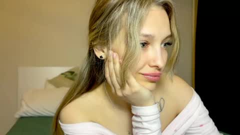 Snapshot of mileyy_cutee chatting on 30, 4, 2026 Miley online show from 30, 4, 2026