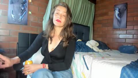 Snapshot of milf_darling chatting on 8, 2, 2025 Victoria online show from 8, 2, 2025