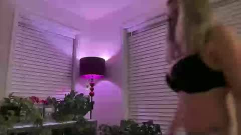 Snapshot of milf_goddess chatting on 2, 5, 2026 MIlf Goddess online show from 2, 5, 2026