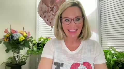 Snapshot of milf_goddess chatting on 4, 7, 2026 MIlf Goddess online show from 4, 7, 2026