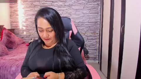 Snapshot of milf_julianna chatting on 6, 5, 2026 Julianna online show from 6, 5, 2026