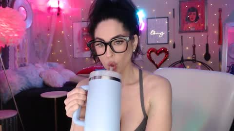 Snapshot of milf_lacey chatting on 3, 3, 2025 Milf Lacey online show from 3, 3, 2025