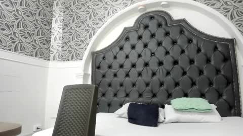 milf_march online show from 17, 4, 2026