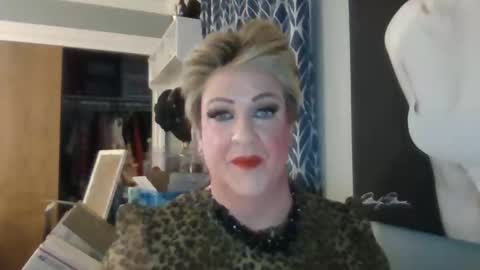 Snapshot of milf_ts_bitch chatting on 14, 12, 2025 milf_ts_bitch online show from 14, 12, 2025