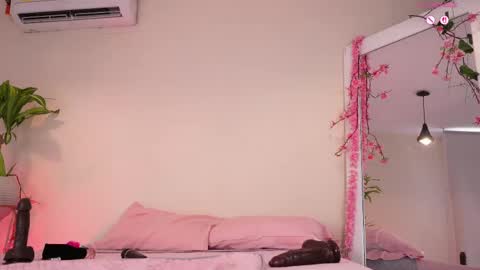Snapshot of mili_moon_ chatting on 29, 4, 2026 online show from 29, 4, 2026