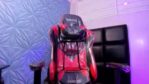 MAX online show from 11, 11, 2025