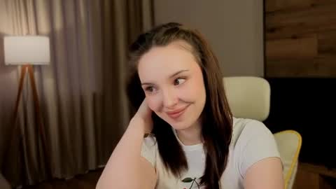 Snapshot of milkyclub chatting on 17, 6, 2026 Kira online show from 17, 6, 2026