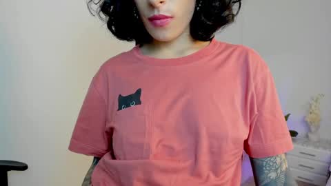 Snapshot of milla_pixxie chatting on 4, 12, 2024 Milagros online show from 4, 12, 2024