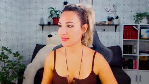 Snapshot of millaxqueen chatting on 24, 10, 2025 MillaXQueen online show from 24, 10, 2025