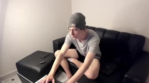 Snapshot of millerjdm chatting on 25, 4, 2026 SlimnHungOH online show from 25, 4, 2026