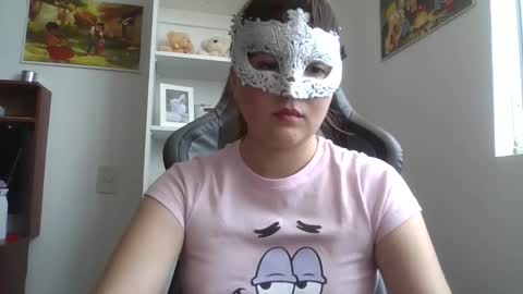 Snapshot of milleynoface chatting on 15, 4, 2026 milleynoface online show from 15, 4, 2026