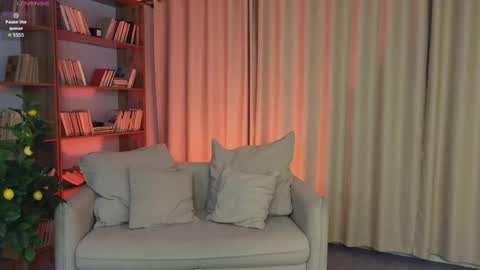 Snapshot of milliebraun chatting on 17, 5, 2026 Millie online show from 17, 5, 2026