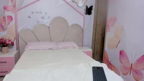Snapshot of millieskinny18 chatting on 4, 6, 2026 Miley online show from 4, 6, 2026