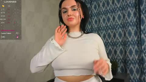 Snapshot of millyboby chatting on 17, 12, 2025 Nika online show from 17, 12, 2025