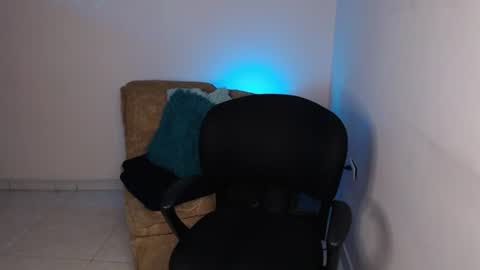 Snapshot of millyx_ chatting on 20, 7, 2026 Emily online show from 20, 7, 2026