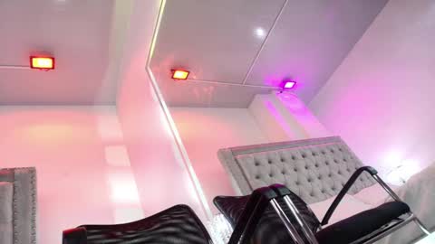 Milu ballmer  online show from 22, 2, 2025