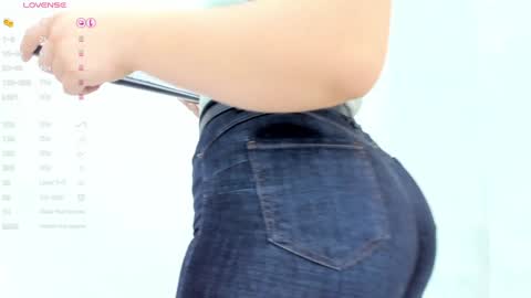 Snapshot of milu_gomez chatting on 18, 1, 2025 Milu Gomez online show from 18, 1, 2025