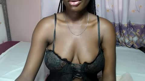 Snapshot of mimiebony chatting on 7, 5, 2026 mimiebony online show from 7, 5, 2026