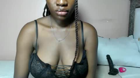 Snapshot of mimiebony chatting on 25, 5, 2026 mimiebony online show from 25, 5, 2026