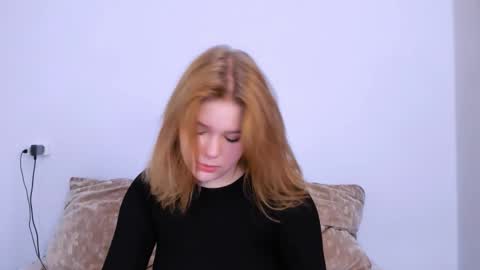 hi Im Mina  online show from 26, 10, 2025