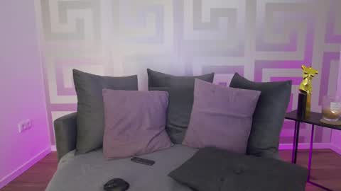 Mina online show from 11, 2, 2025